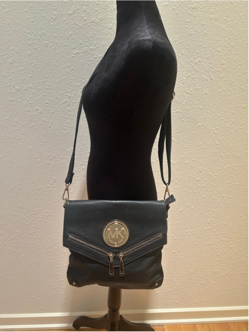 Women's Michael Kors Black Crossbody Bag One Size Gold Hardware 11 x 11 x .5